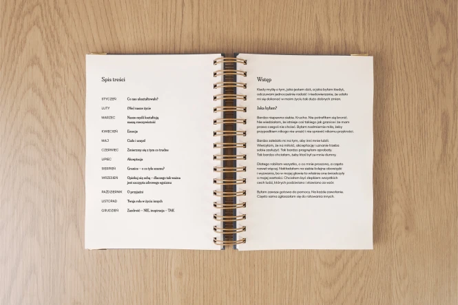 055 Alicja Bryzik ZDJĘCIA WKŁADY Granatowy3.jpg